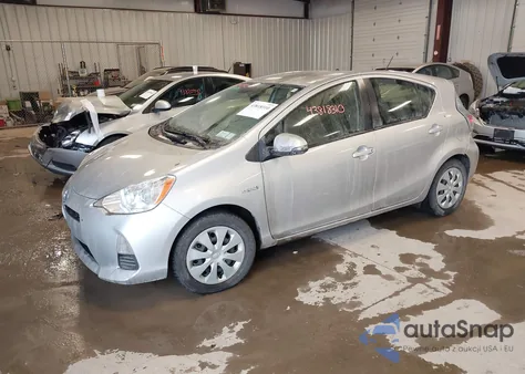 2014 Toyota Prius C Two z USA, uszkodzony, nr VIN JTDKDTB37E1570181